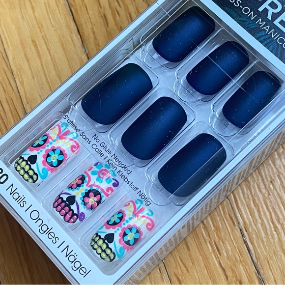 Kiss imPRESS Glow in the Dark Press On Gels Nails - Picture 1 of 3